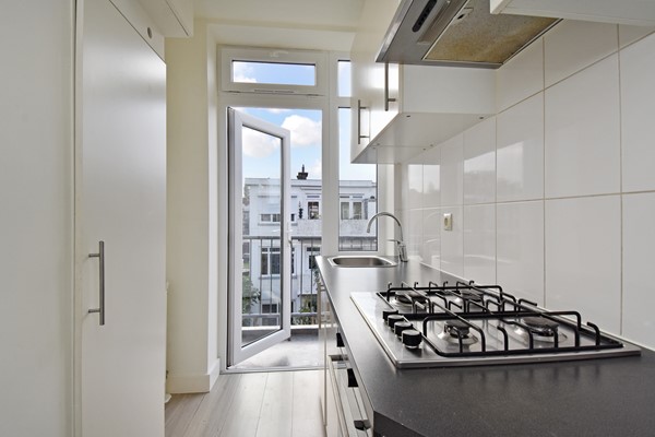Medium property photo - Linnaeusstraat 142, 2522 GW Den Haag